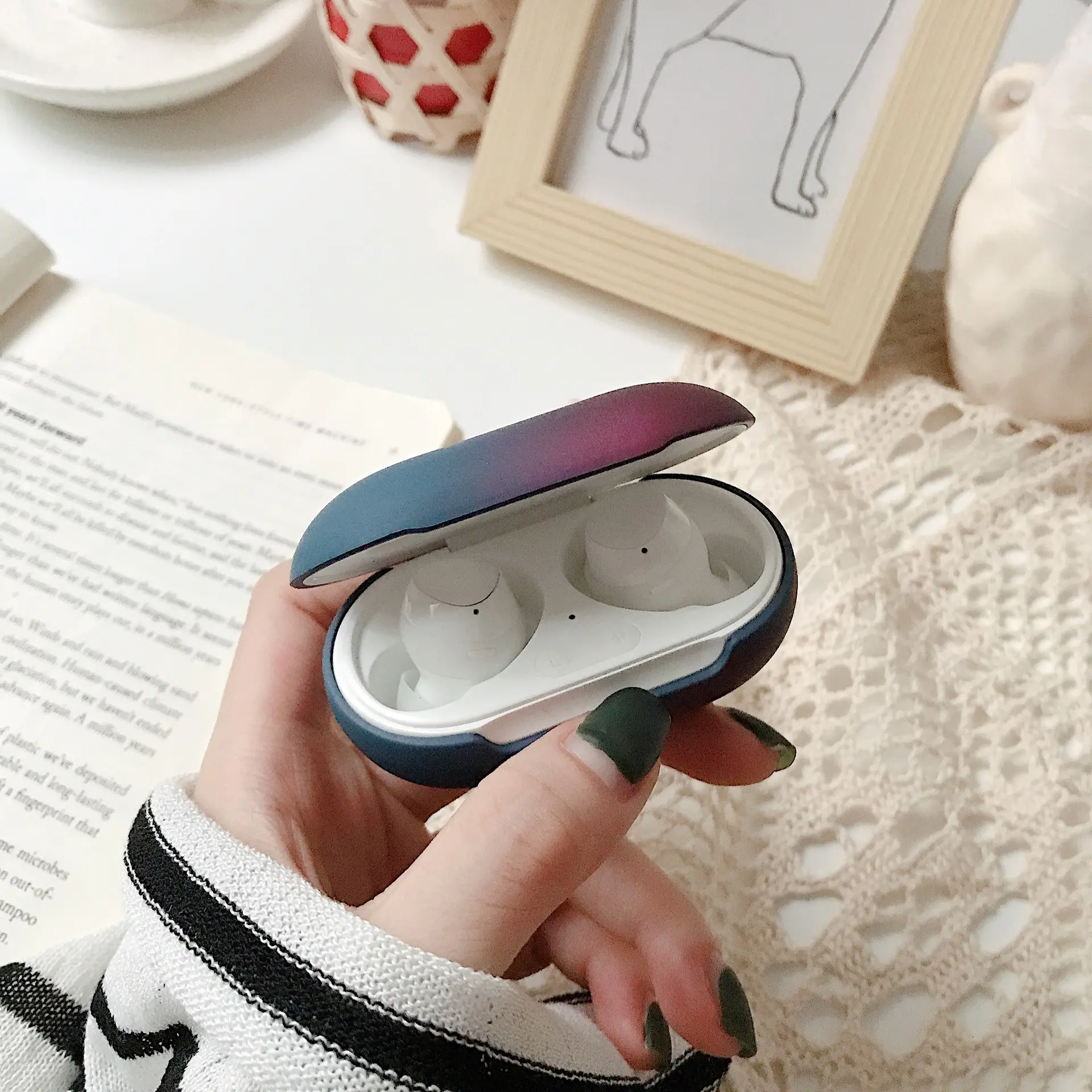 Gradient Rainbow Hard Shell Solid Color Earphone