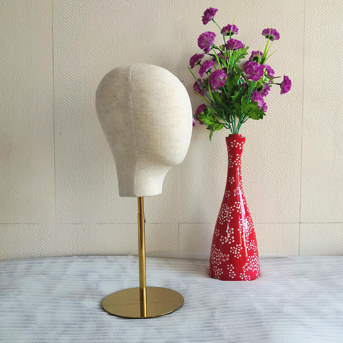 Cloth Head Mold Can Be Inserted Into The Headwear To Display The Mannequin Head