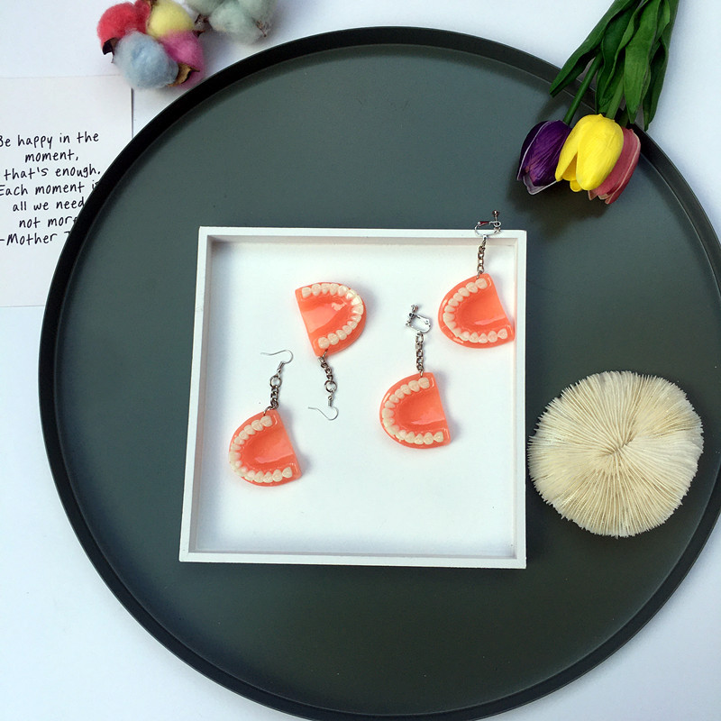 Small Teeth Shape Without Pierced Ear Clip