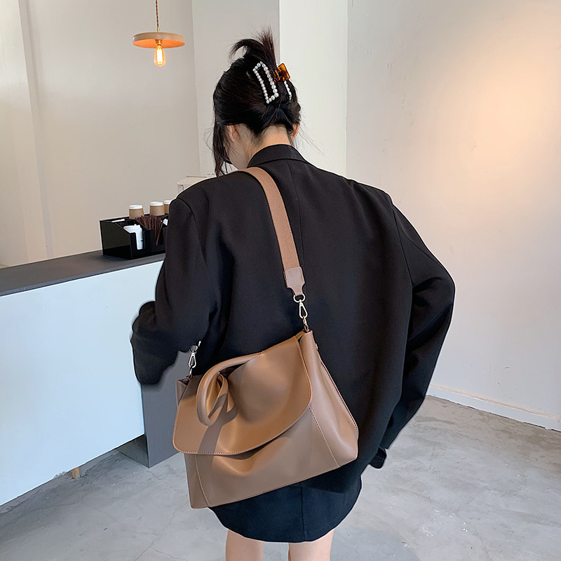 Imitation Leather Large Capacity Bucket Portable Shoulder Bag