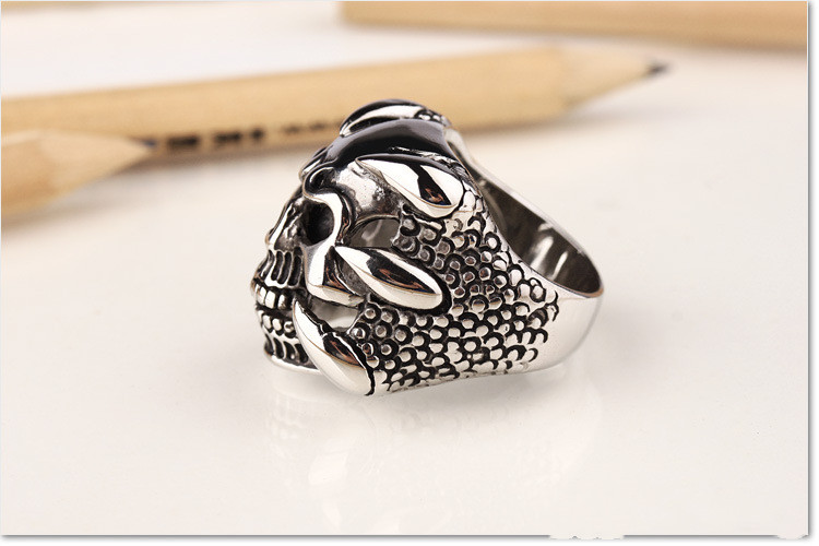 Luminous Skull Spike Stallone's Expendables Ring