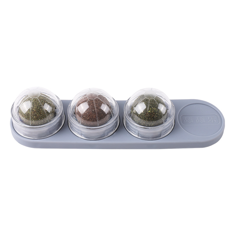 Cat's Molars, Cleaning Teeth, Biting And Digesting Mint Balls — foto 4