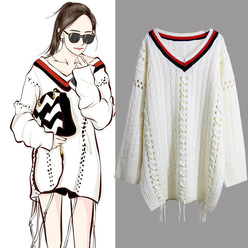 A Loose-Fitting Mid-Length Sweater With Tassel