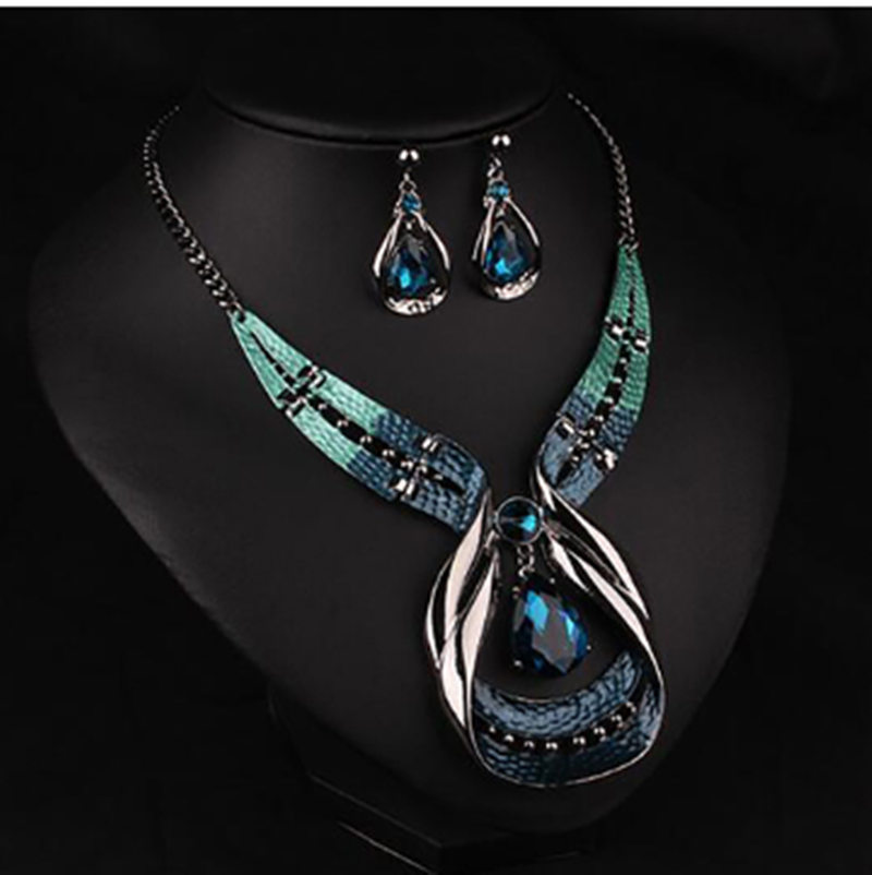 European and American Fashion Necklace Goes with Fashion