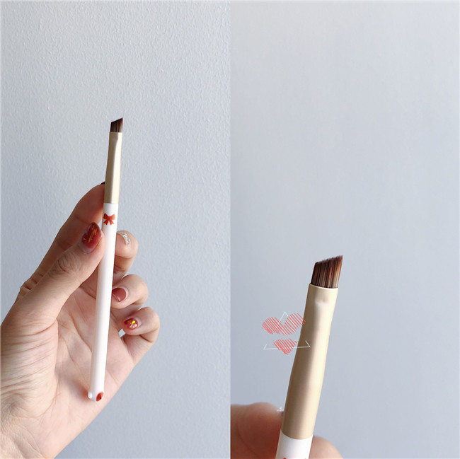 Angled Eyebrow Brush