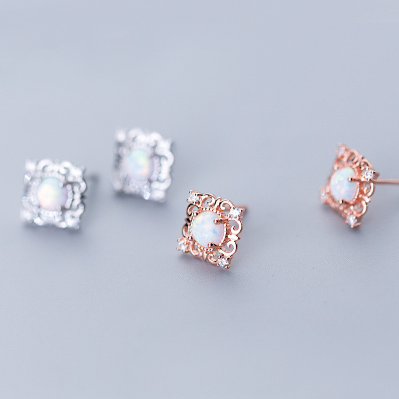 Ladies S925 Silver Diamond Pattern Square Earrings