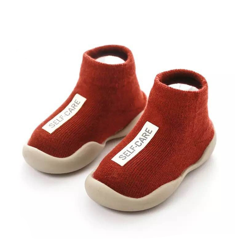 Wear Socks And Socks With Soles For One Year Old Girls Indoors — view 4