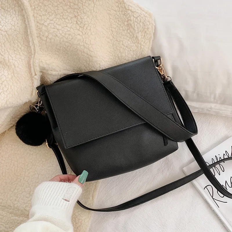 Korean Style Simple All-Match Messenger Handbag - Black