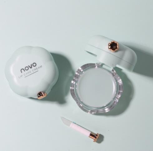 Moisturizing Lip Balm Plant Essential Oil Fading Lip Wrinkles Green - Shop at LoveMi