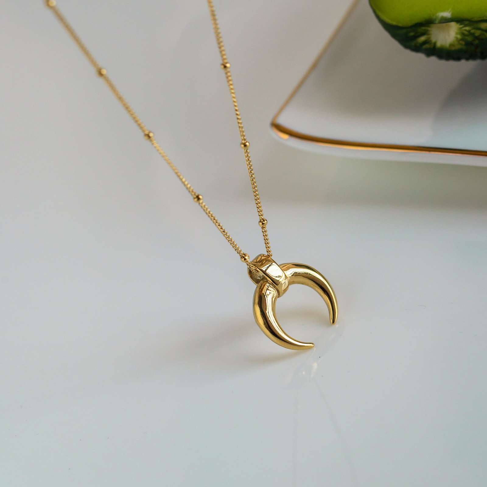 Simple Clavicle Teeth Moon Beads Necklace