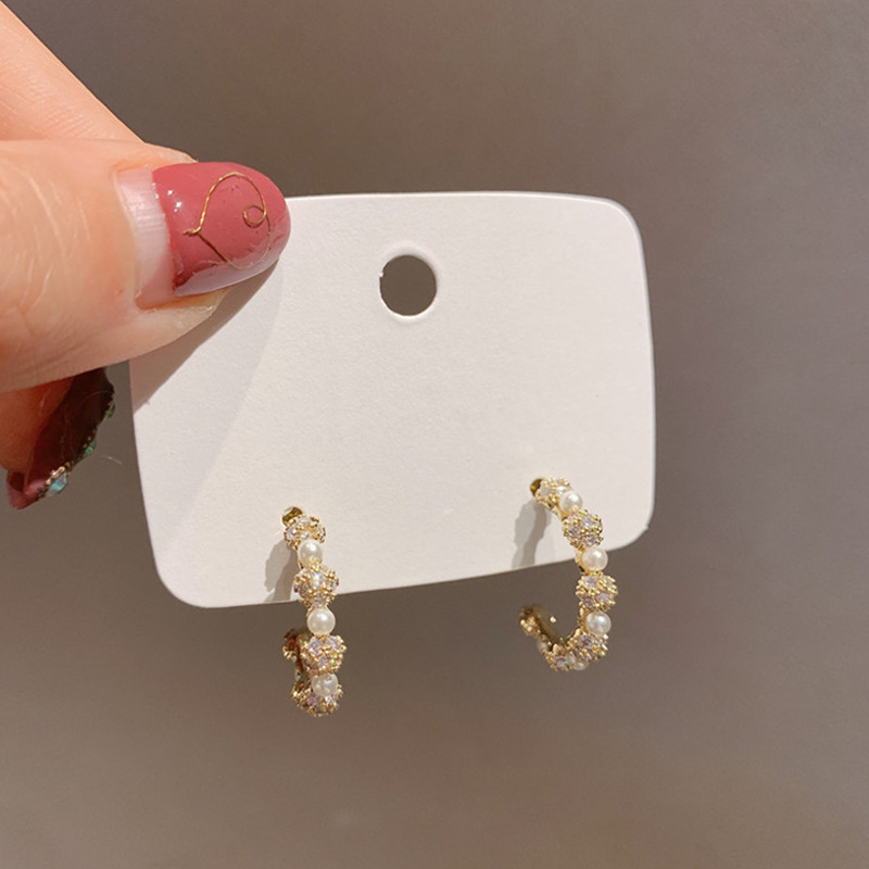 Pearl C-Shaped Temperament Geometric Circle Earrings