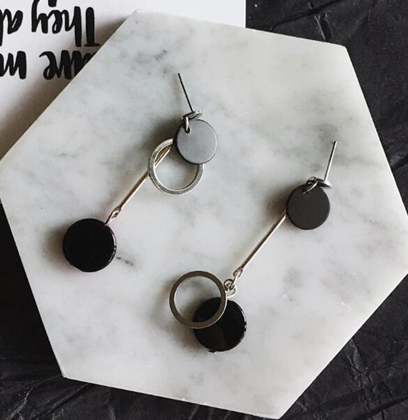 Elegant Temperament Black Acrylic Asymmetric Earrings
