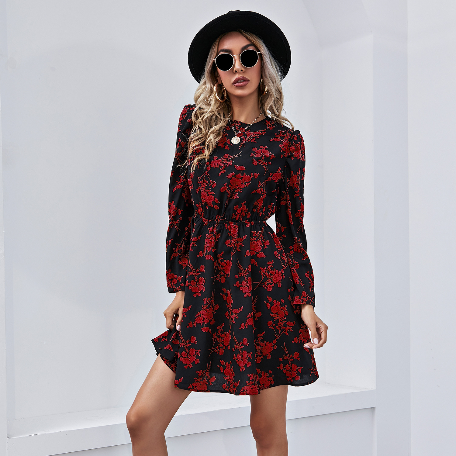 Printed Pleated Dress With Long Sleeves and Slim Waist