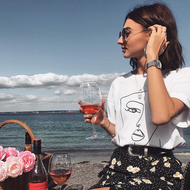 Short-sleeved White Female T-shirt With Facial Expression Pattern Printing