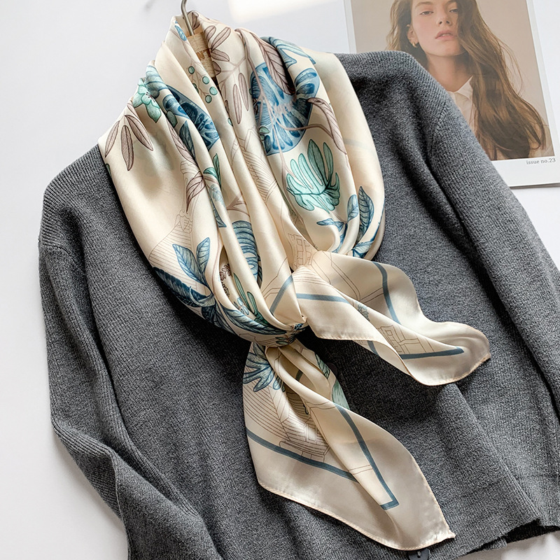 Square scarf beige