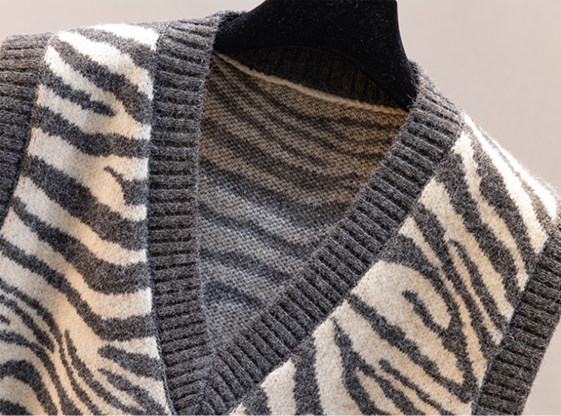 Outer Knitted Ladies Sweater With Zebra Pattern