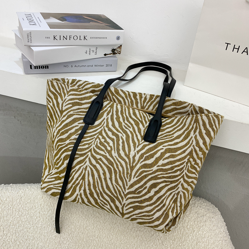 Title 1, Web-Promi Zebra-Print Tote Bag – stilvoller Beg...