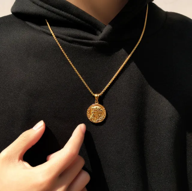 Jesus pendant Gold - Shop at LoveMi