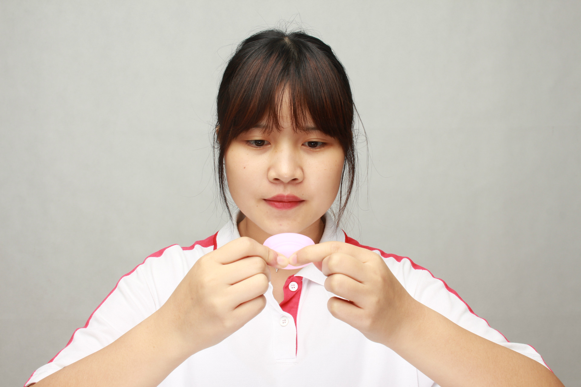 Silicone transparent lip beautifying device