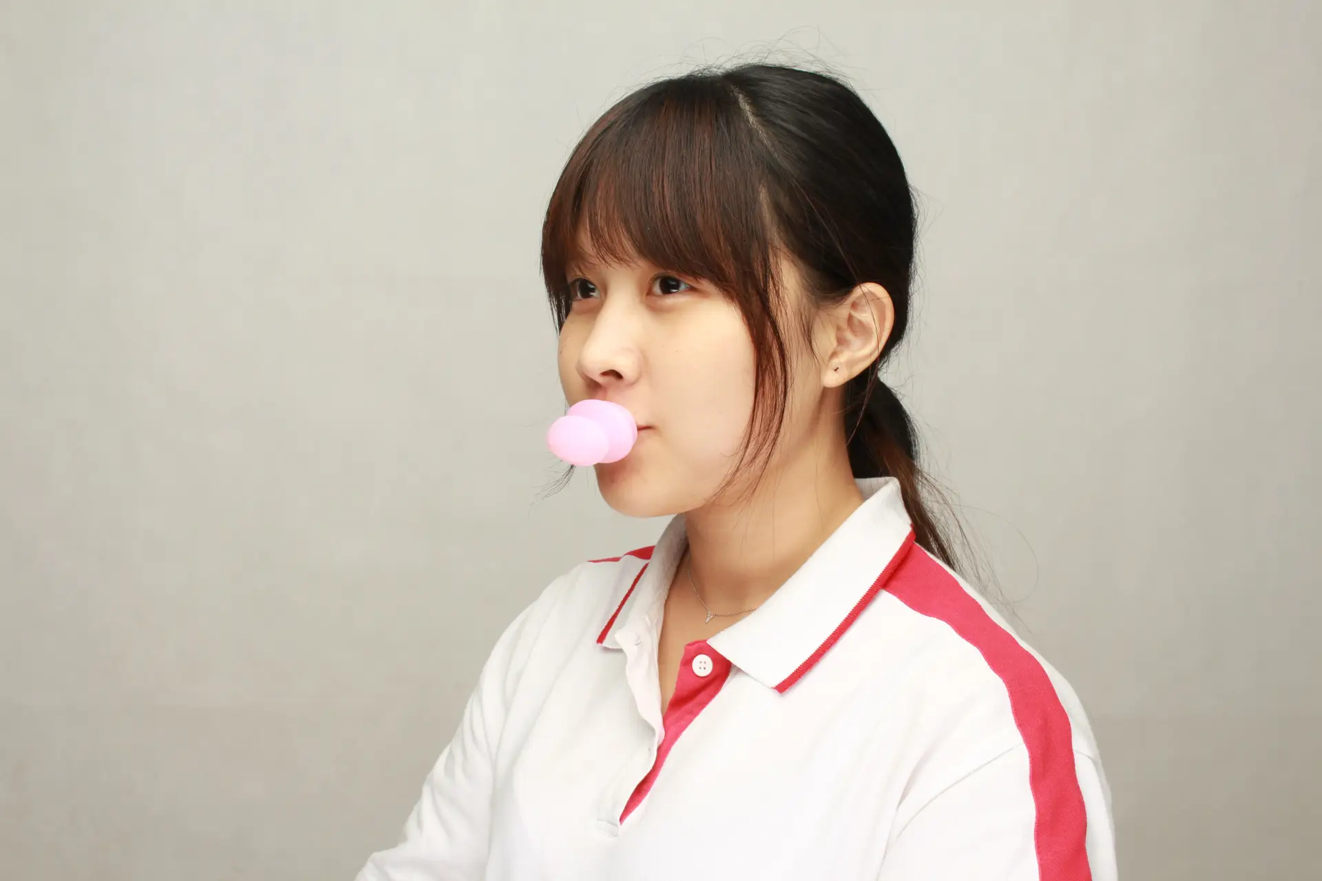 Silicone transparent lip beautifying device