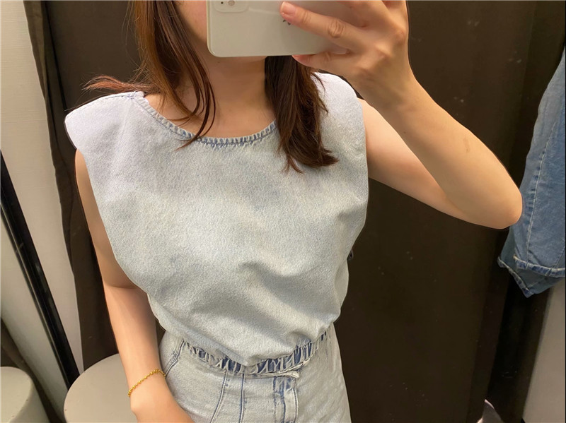 Sleeveless elastic high waist top