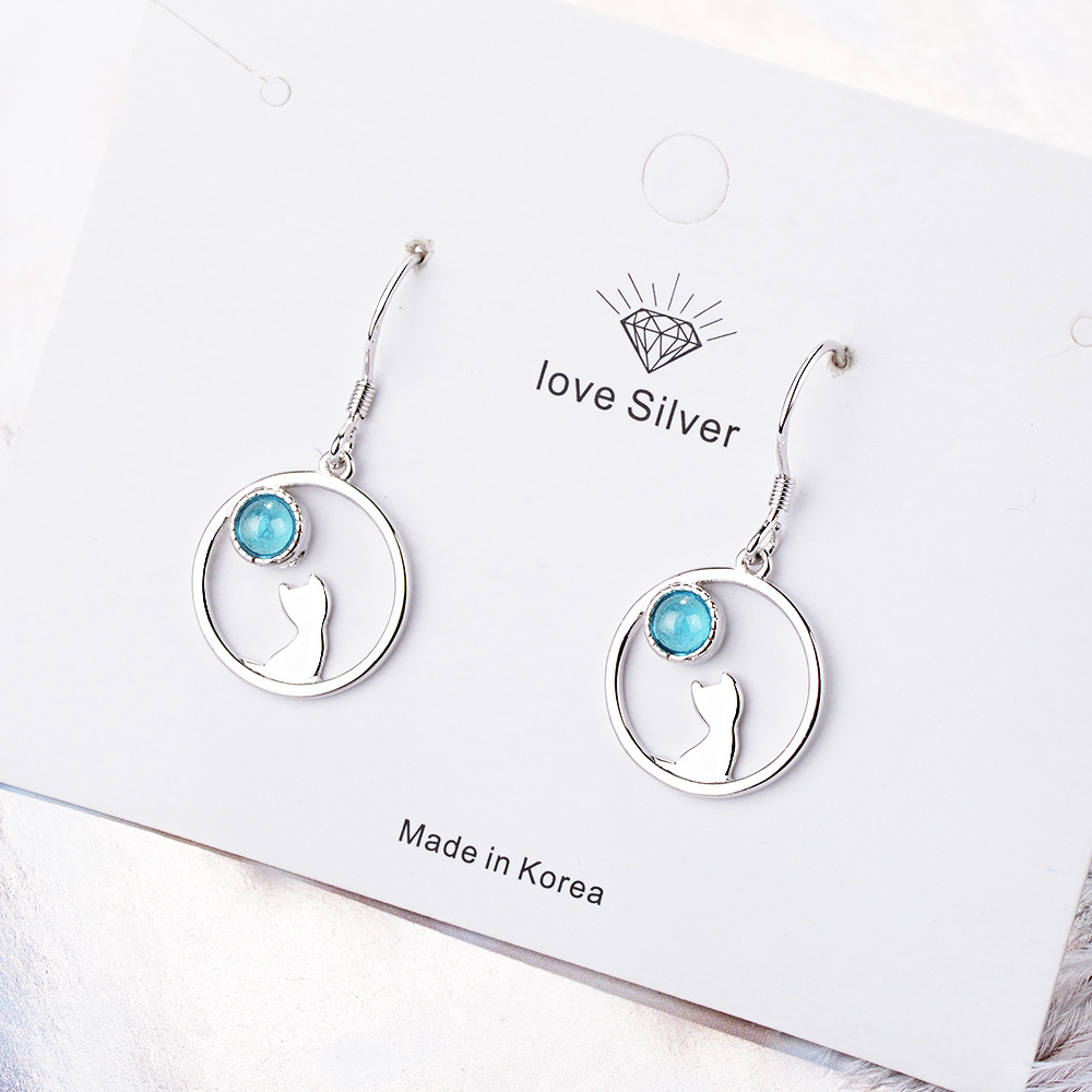 Overlooking cat earrings