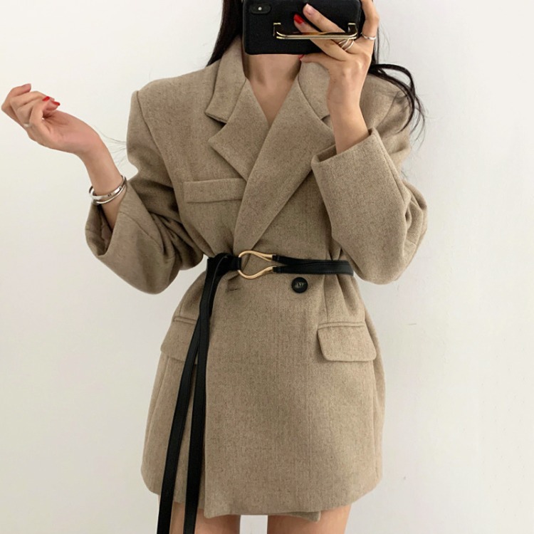 Women's long-sleeved woolen coat with a slim waist design