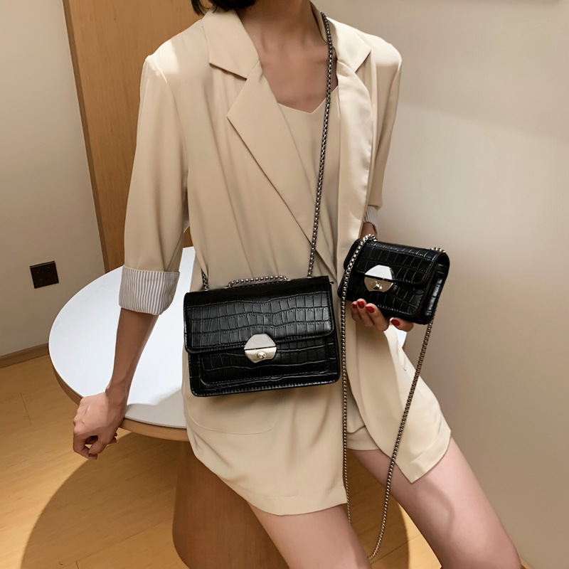 Popular retro pattern chain bag