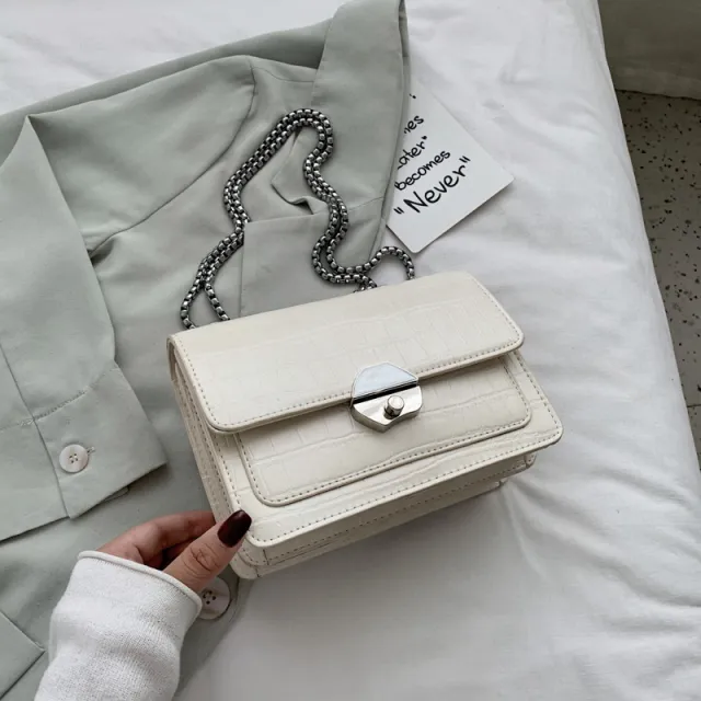 Popular retro pattern chain bag White - Shop at LoveMi