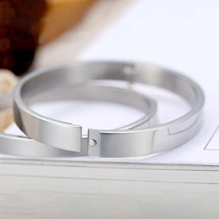Rose gold smooth bracelet