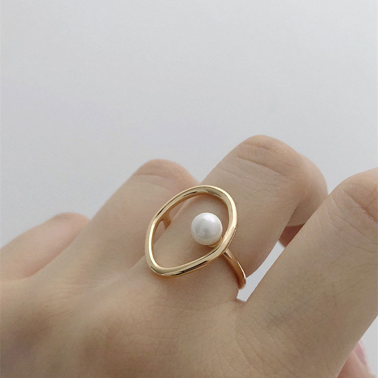 Vintage big pearl ring