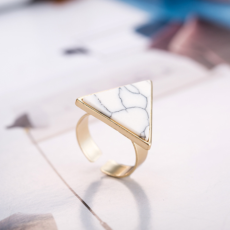 Geometric triangle ring