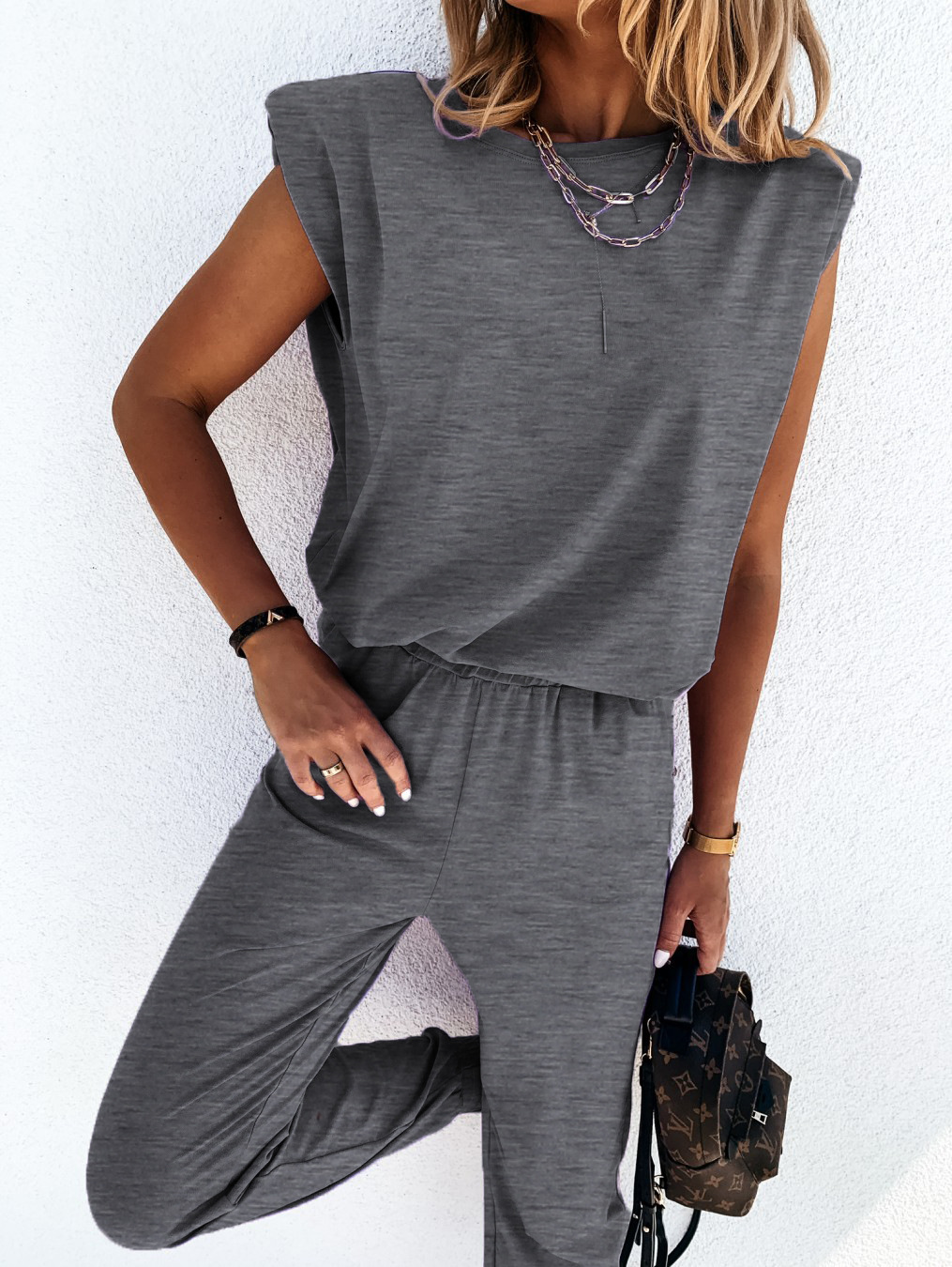 Sleeveless solid color shoulder pad two-piece casual suit