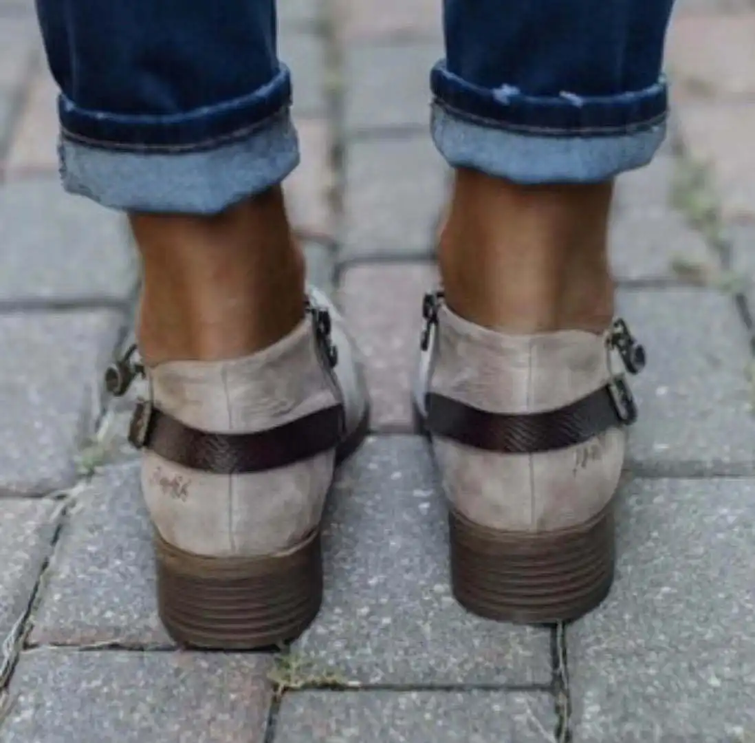 Chain belt embellished nude boots