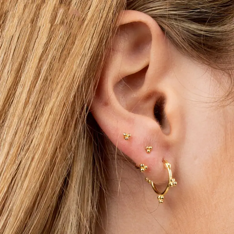 Round clasp and stud