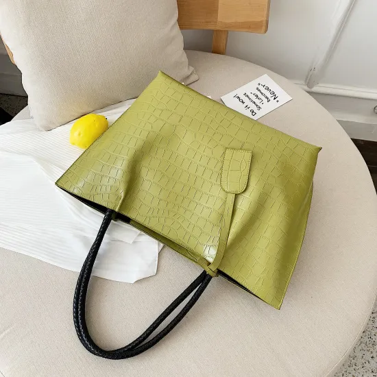 Simple large-capacity handbag - Green