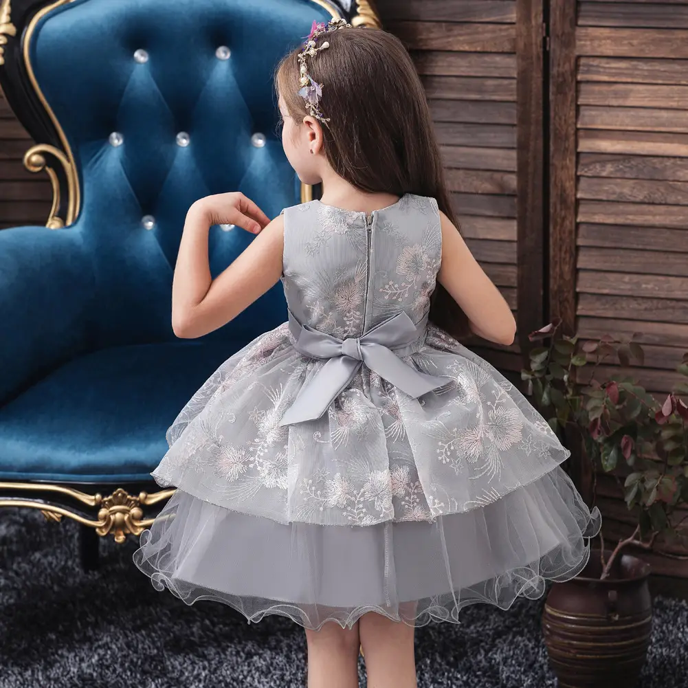 Princess dress with lace bow