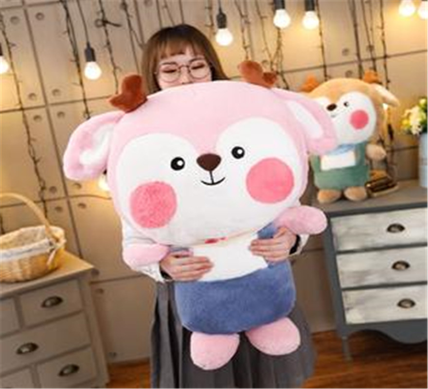 Cartoon deer hits the doll plush toy randomly