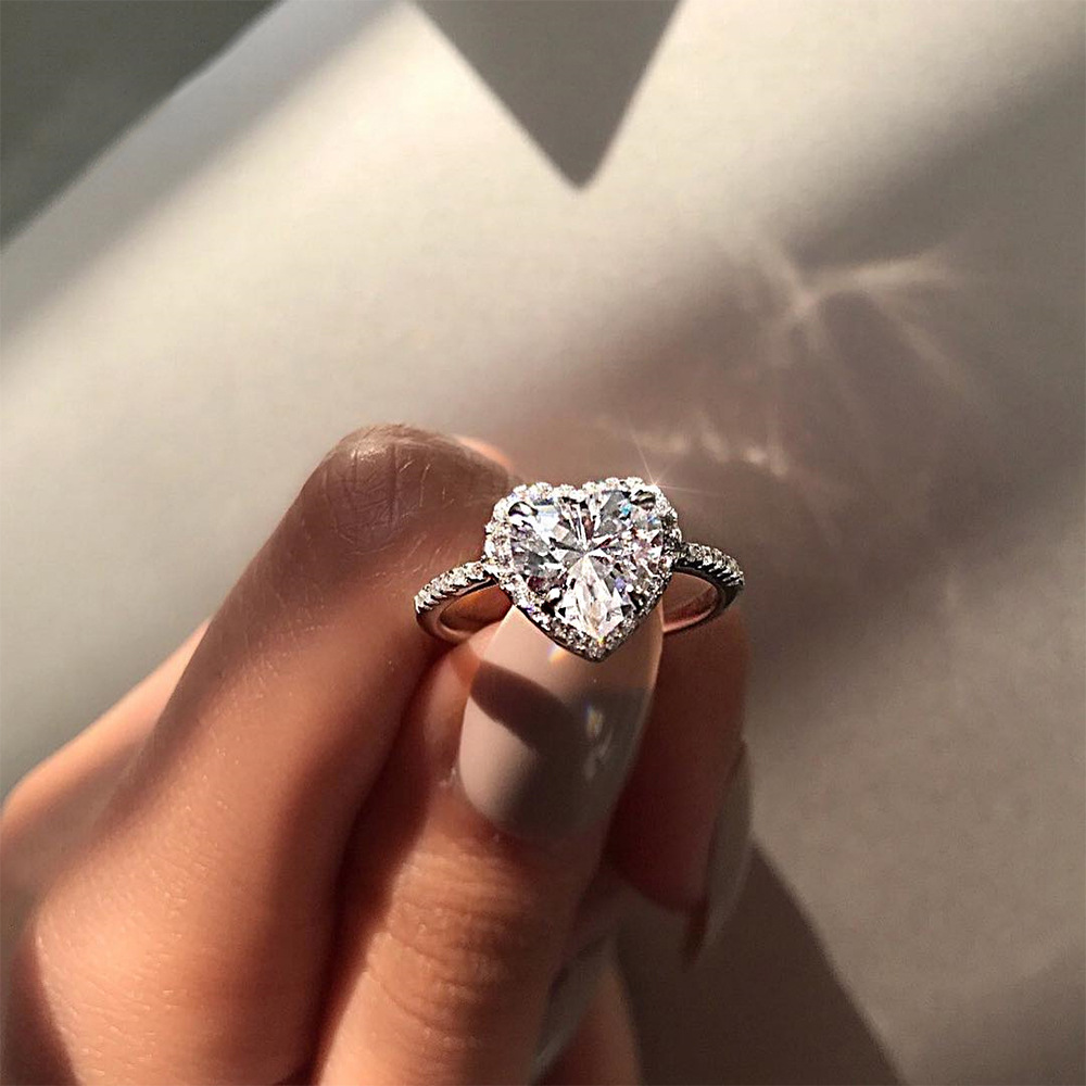 Women's heart-shaped wedding ring