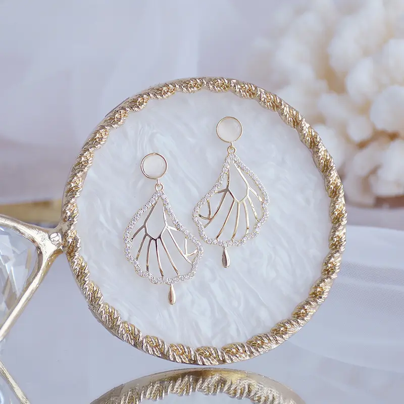 Chain back hanging two Earrings