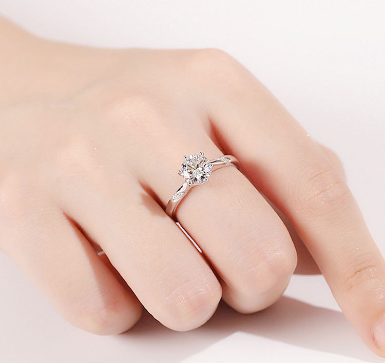 925 silver inlaid Moissan diamond ring with six-claw diamond ring