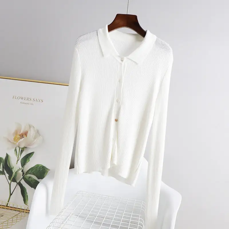 Single-breasted knitted cardigan