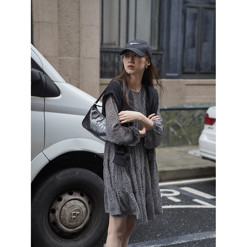 Small floral loose pleated skirt