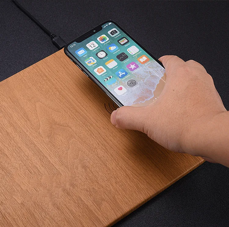 Wooden wireless charger – image 5
