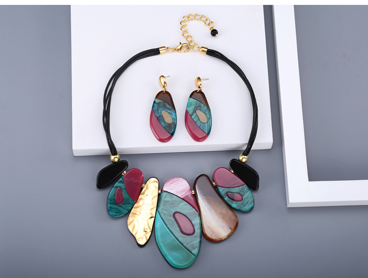 Acrylic resin collar