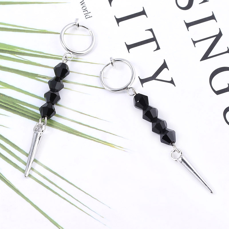 Men's nail ear clips need no piercings