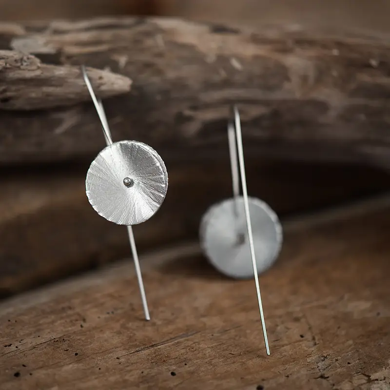 Simple earrings and earrings