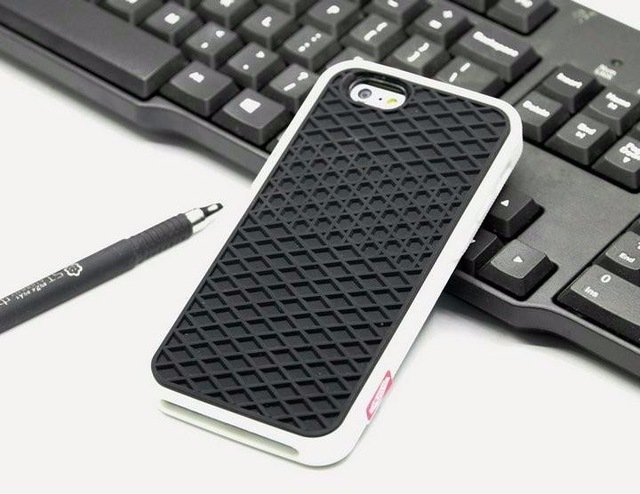 Waffle sole silicone phone case - Image 17
