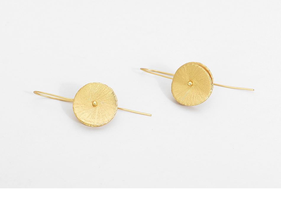 Simple earrings and earrings