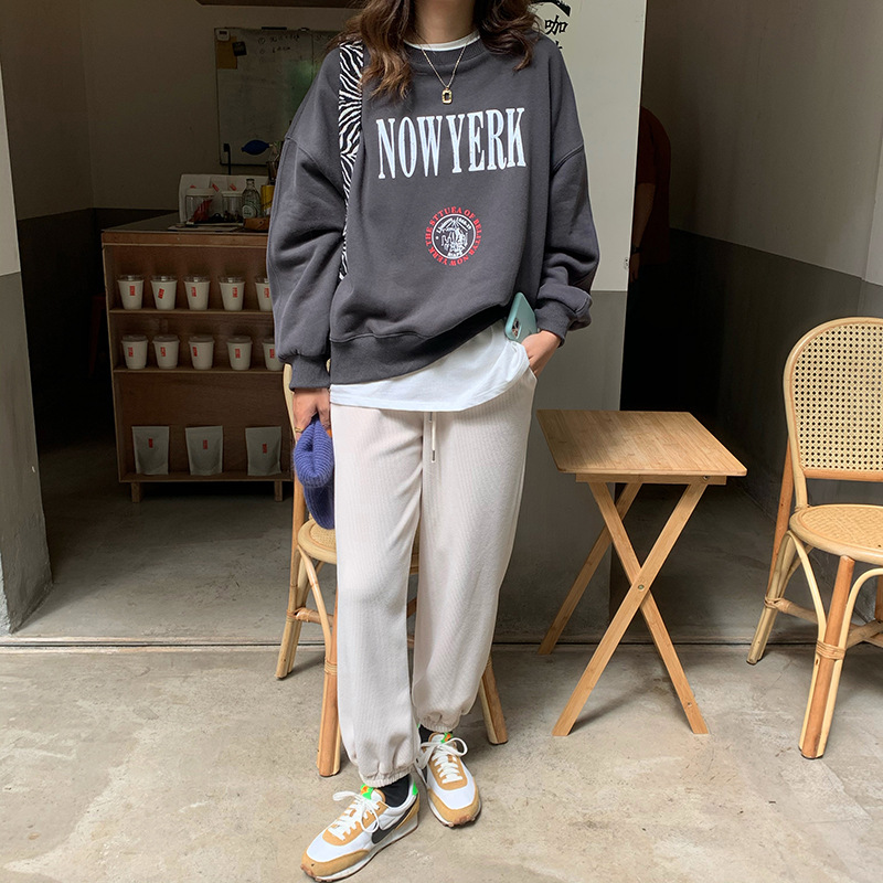 Contrast thread stitching letter printing sweater